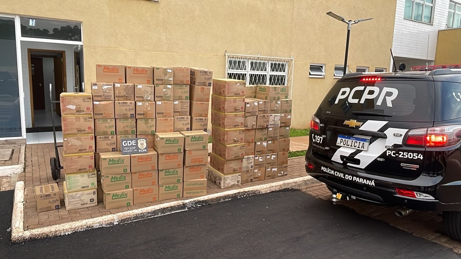 Polícia encontra estoque de luvas desviadas em Cascavel