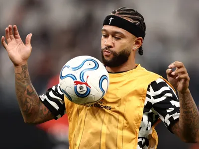 Memphis usa faixa com provocação ao Palmeiras