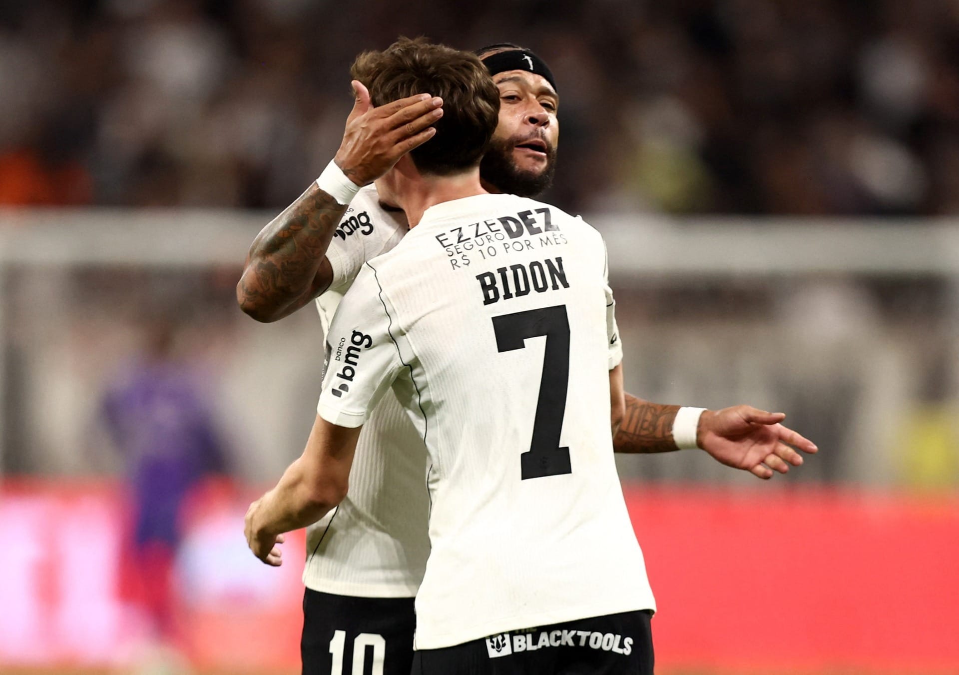 Melhores momentos: veja expulsão e gol na vitória do Corinthians