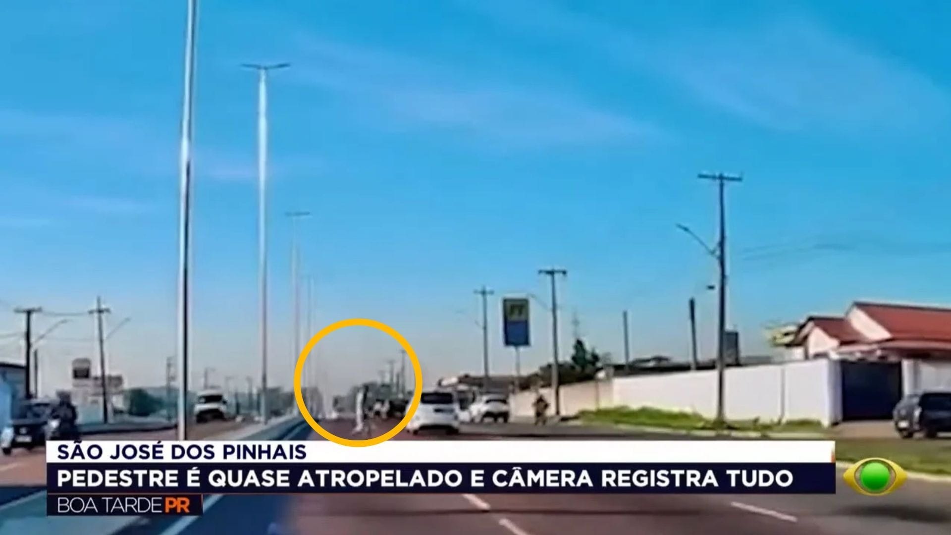 Vídeo flagra pedestre escapando de atropelamento na BR-376 - QTU Questões do Universo