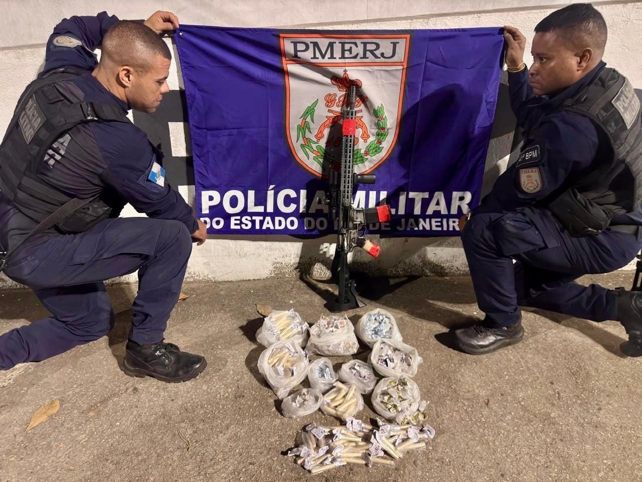 PM prende dois e apreende dois fuzis no Complexo do Chapadão