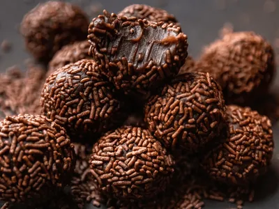 Faça brigadeiro com 3 ingredientes e acerte o ponto perfeito da receita
