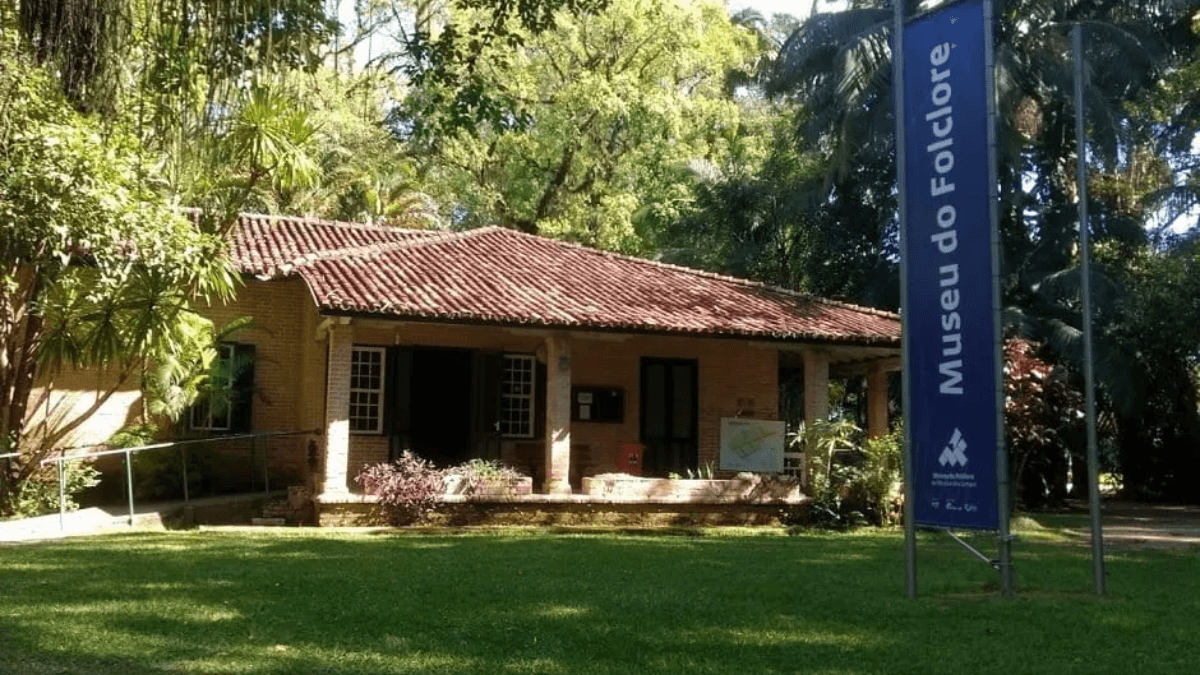 Além das lendas: Museu do Folclore explora práticas e saberes populares - QTU Questões do Universo