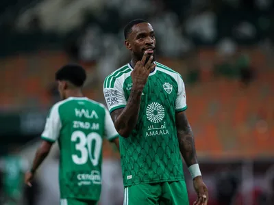 Al Ahli goleia Abha com hat-trick de atacante inglês; veja os gols