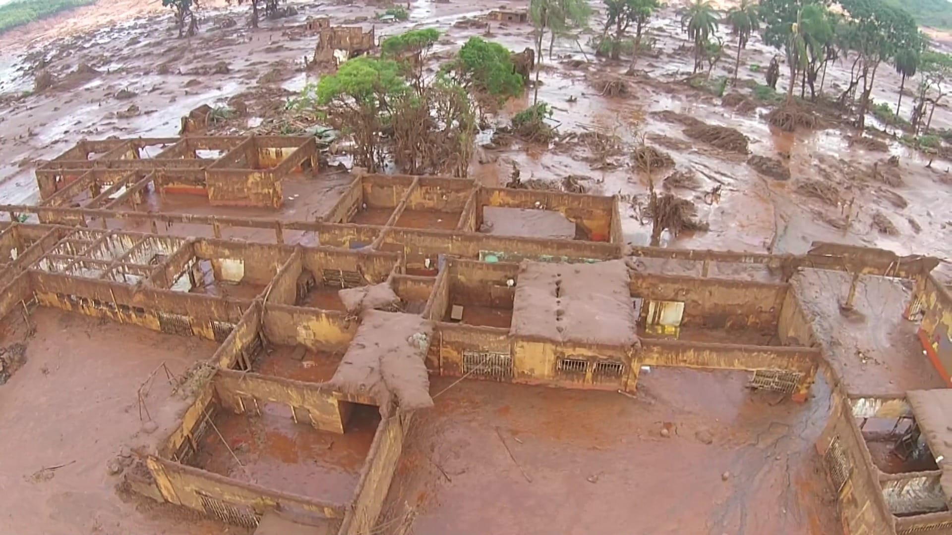Barragem em MG: Mariana adere a acordo e garante R$ 2,4 bi de reparação - QTU Questões do Universo