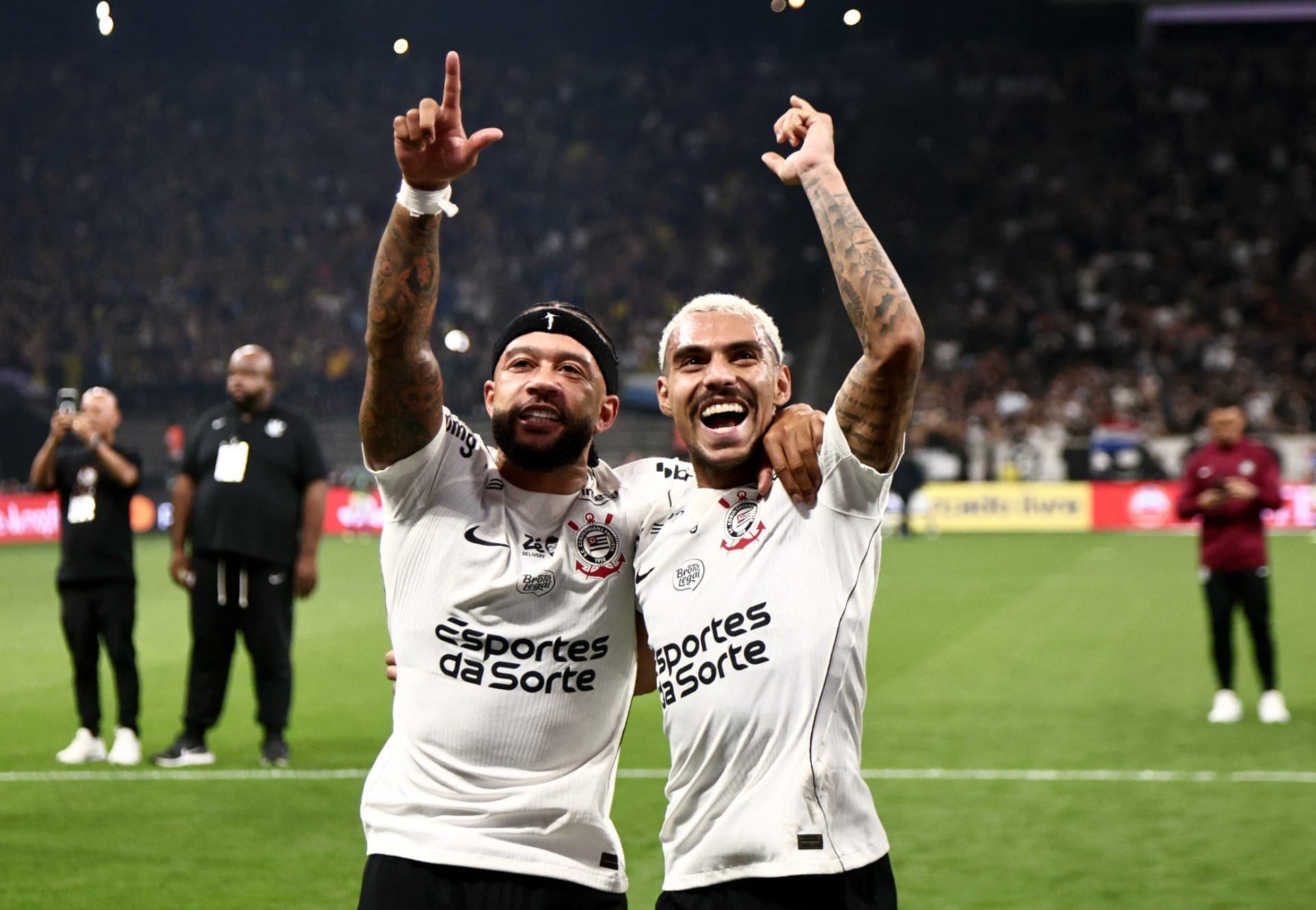 Memphis se pronuncia após fogo na sede do Corinthians em clipe; confira - QTU Questões do Universo