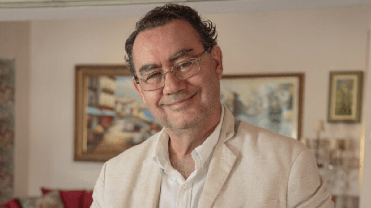 Augusto Cury defende jornada 5x2 e alerta para saúde mental do trabalhador - QTU Questões do Universo