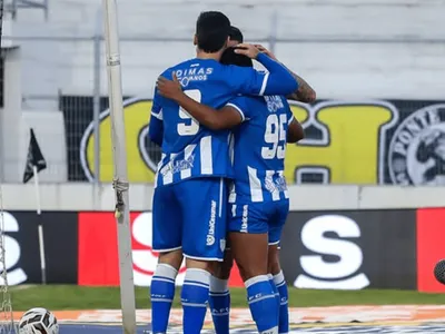 Avaí vence a Ponte Preta fora de casa e afunda adversário na lanterna