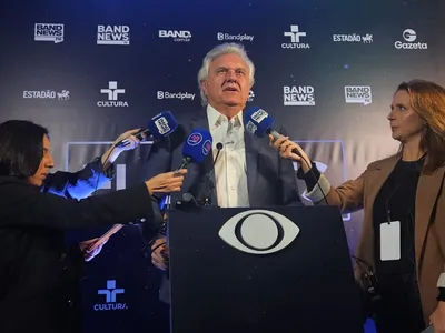 "Fujões": Caiado critica ausência de candidatos no debate presidencial
