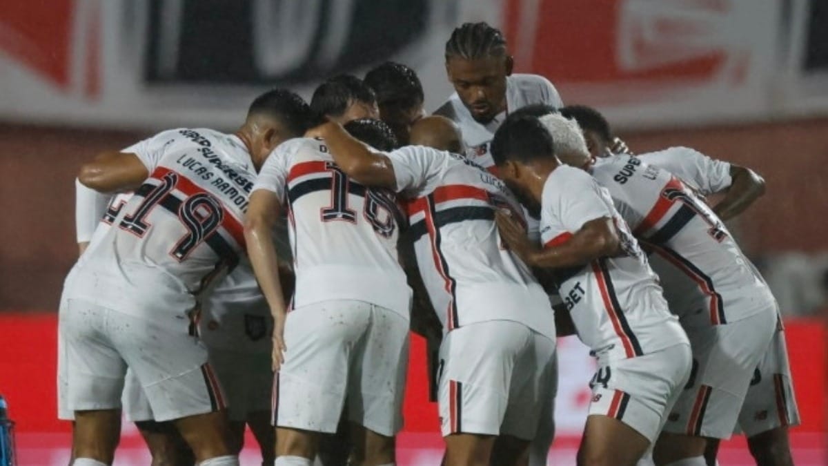 São Paulo enfrenta Chapecoense para fugir do Z4 e quebrar jejum