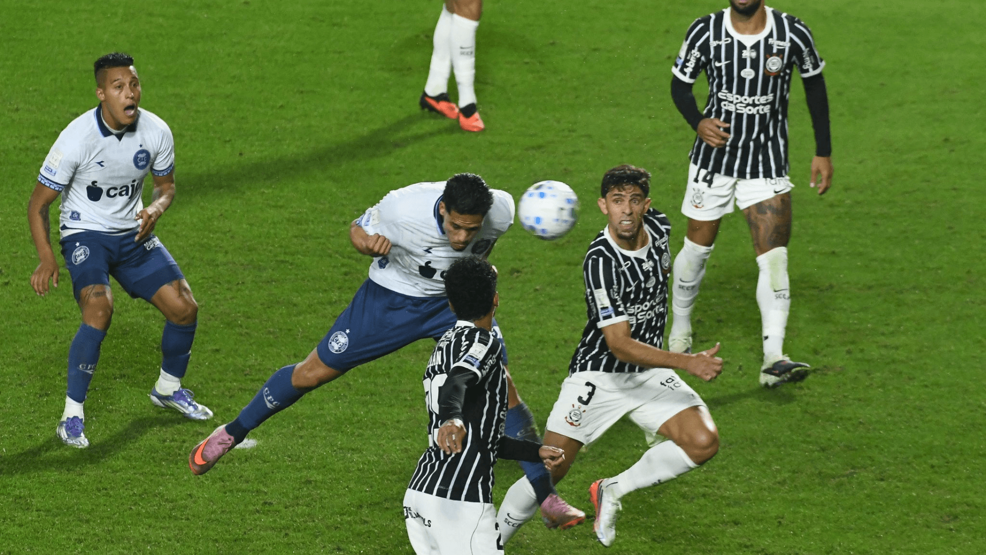 Coritiba vence Corinthians pelo Brasileirão em jogo com brilho de lateral - QTU Questões do Universo