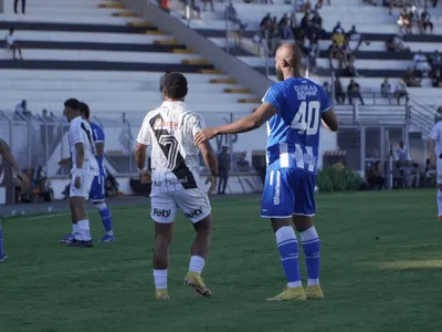 Ponte Preta perde para o Avaí e chega a 18 jogos sem vencer na Série B