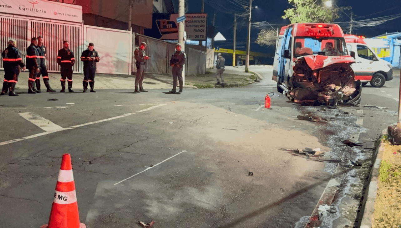 Acidente entre ambulância do SAMU e moto deixa dois feridos em Campinas