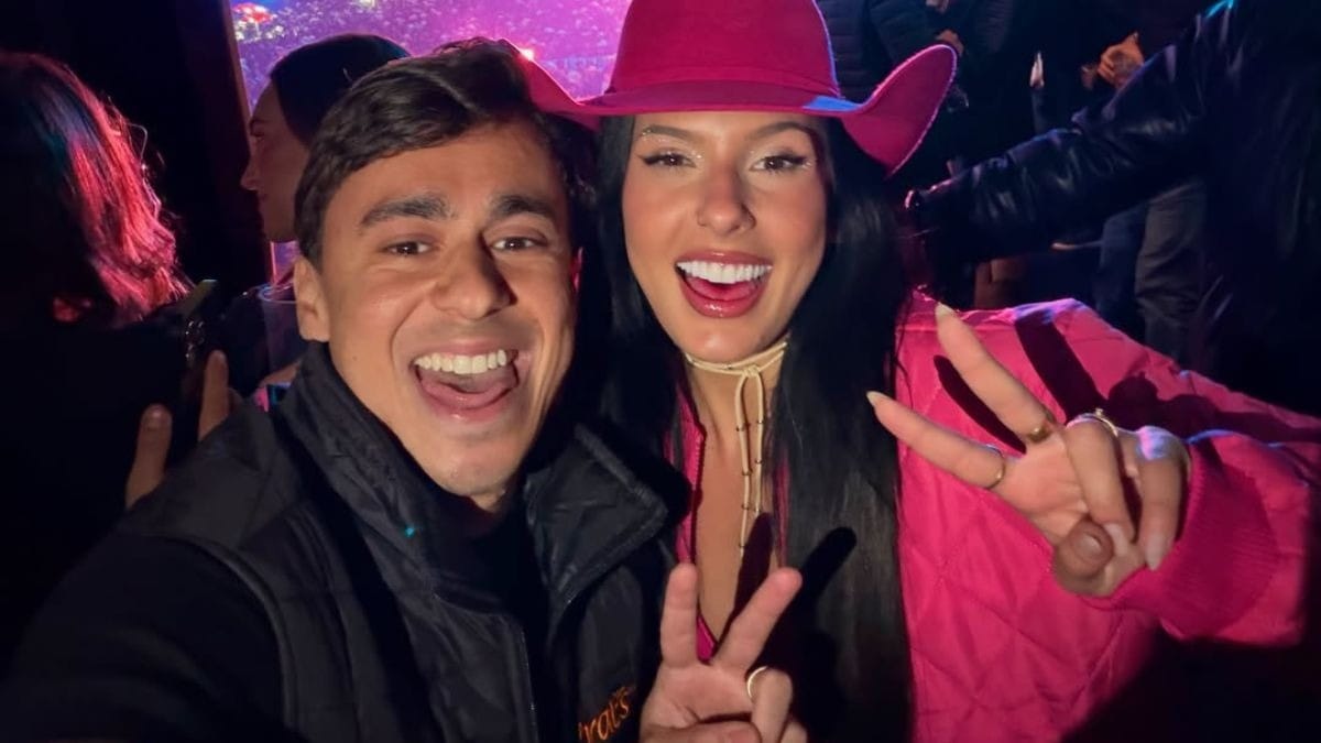 Ana Castela posa com Nikolas Ferreira e chama atenção por gesto - QTU Questões do Universo
