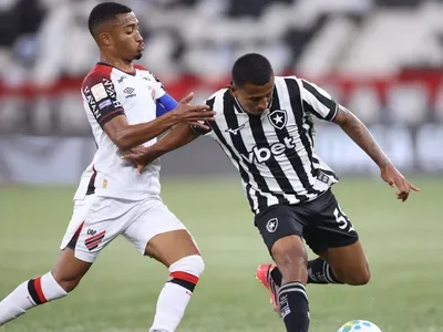Athletico aproveita falhas do Botafogo e vence duelo pelo Brasileirão