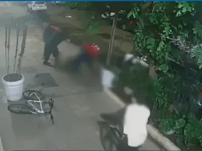 Suspeito de matar homem no Rio usa bicicleta da vítima para ir à delegacia