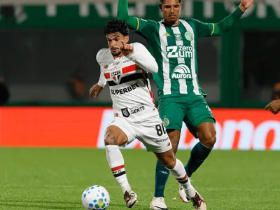 Cicinho detona São Paulo após derrota: “Está merecendo cair para a Série B"