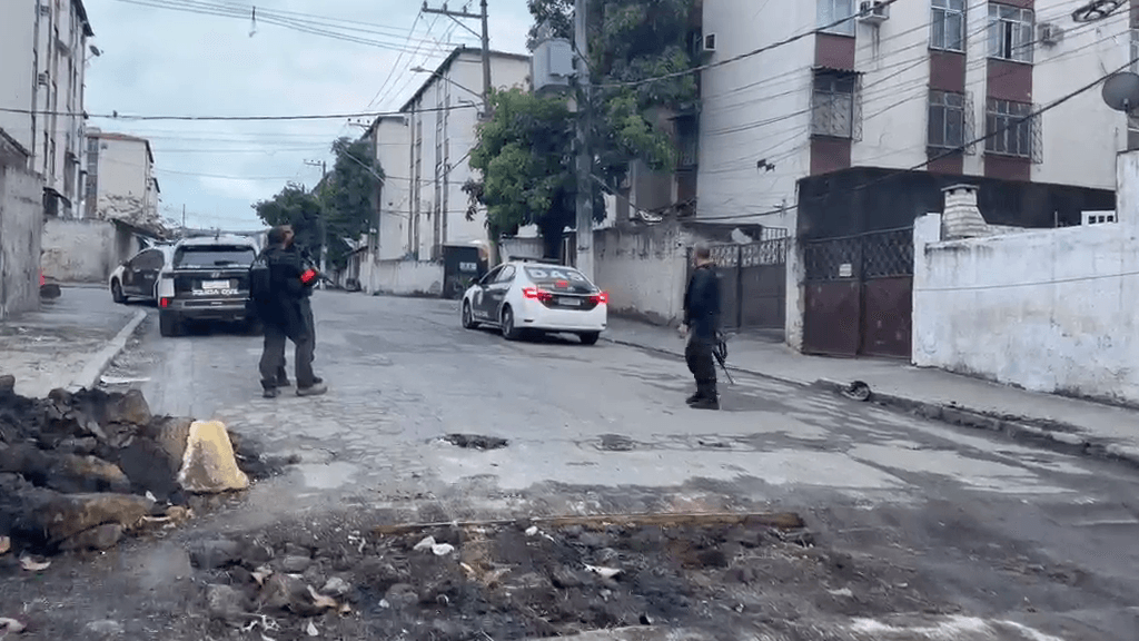 Complexo de Israel tem mais um dia de operação policial