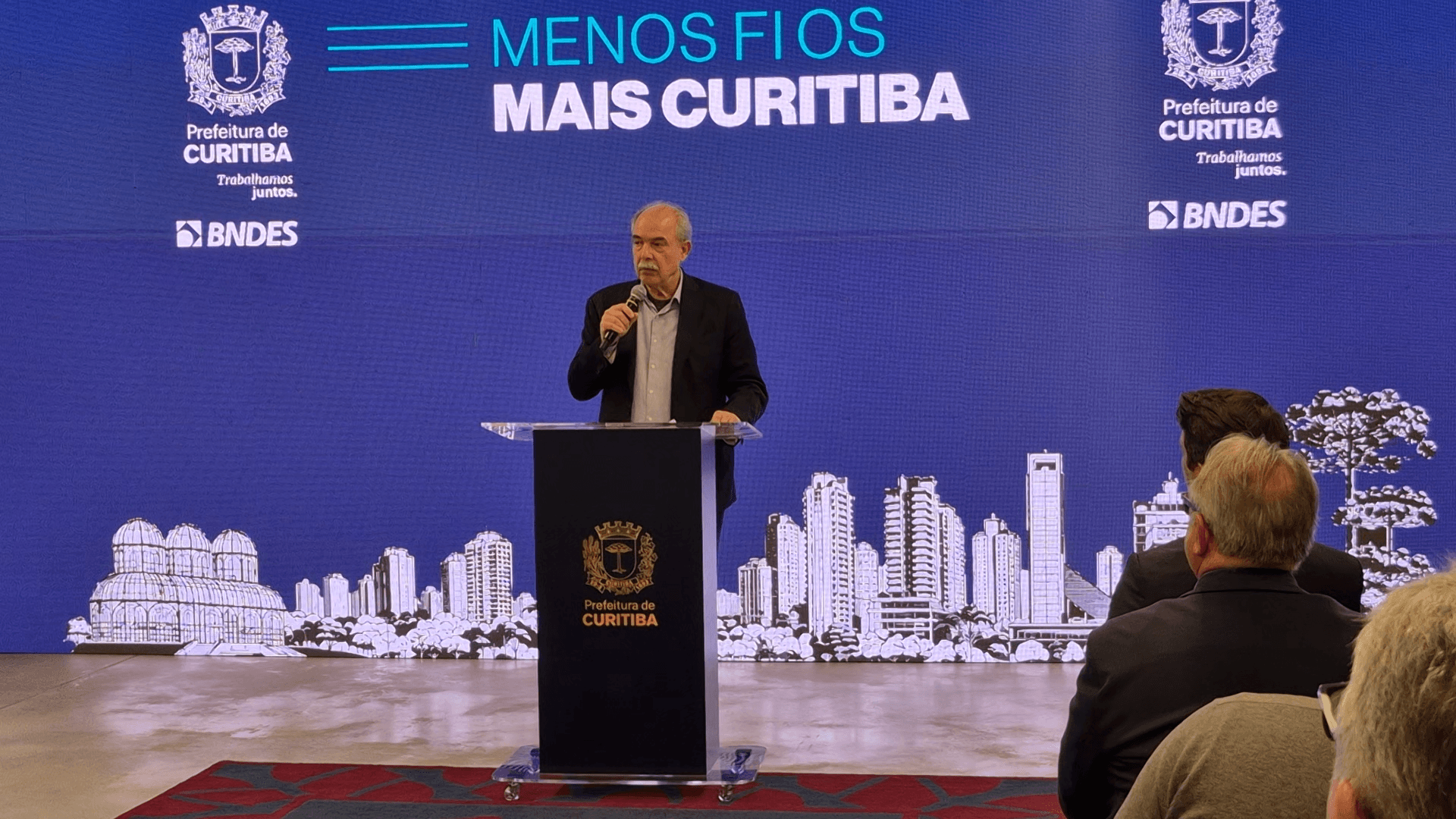 "Ideia velha e não deu certo"; Mercadante reage a Zema sobre privatizações