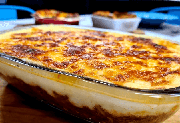 Aprenda a fazer um escondidinho de carne que vai bem no almoço ou jantar - QTU Questões do Universo