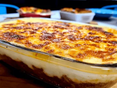 Aprenda a fazer um escondidinho de carne que vai bem no almoço ou jantar