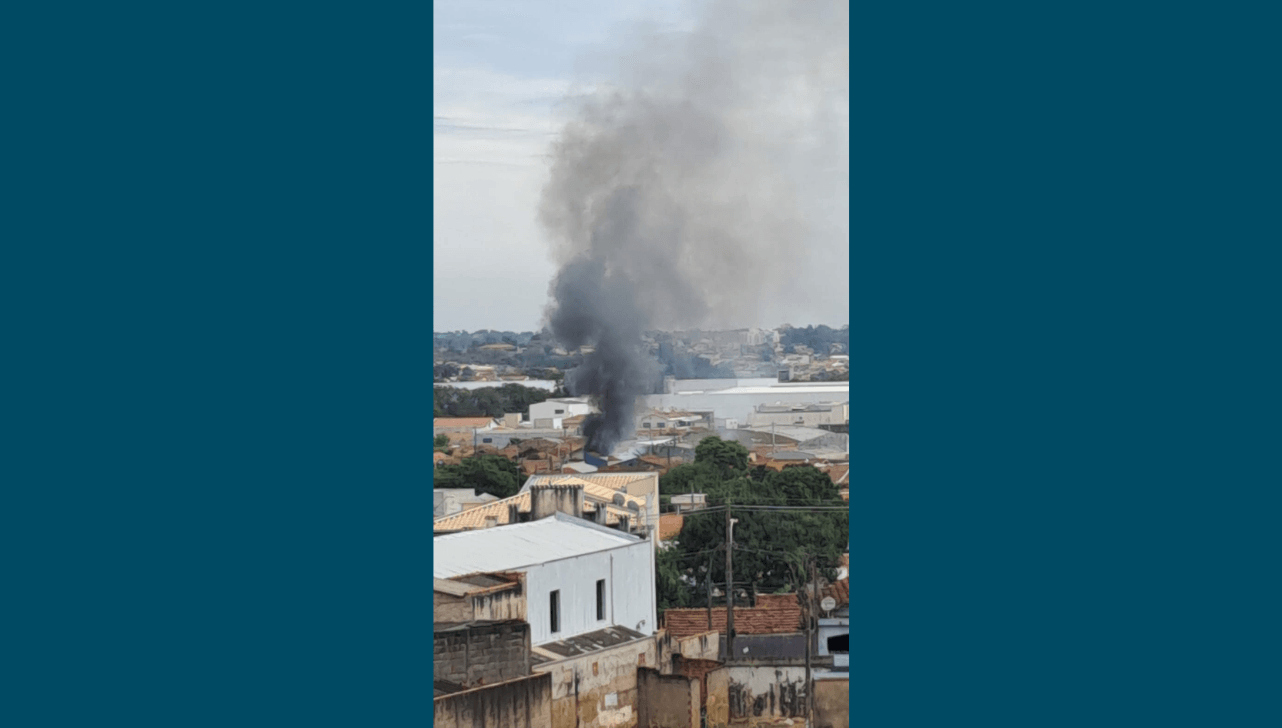 Incêndio atinge fábrica de sacos de lixo em Itapira
