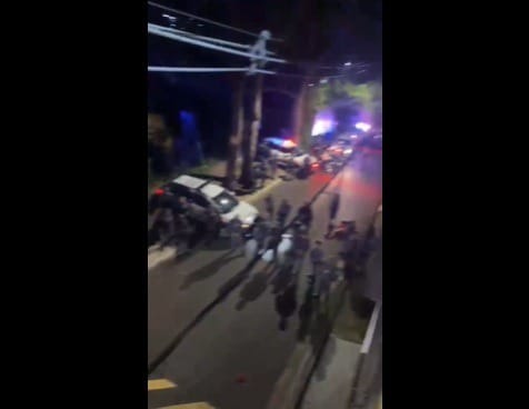Jovem é baleado em abordagem policial em SP; versão dos PMs é contestada