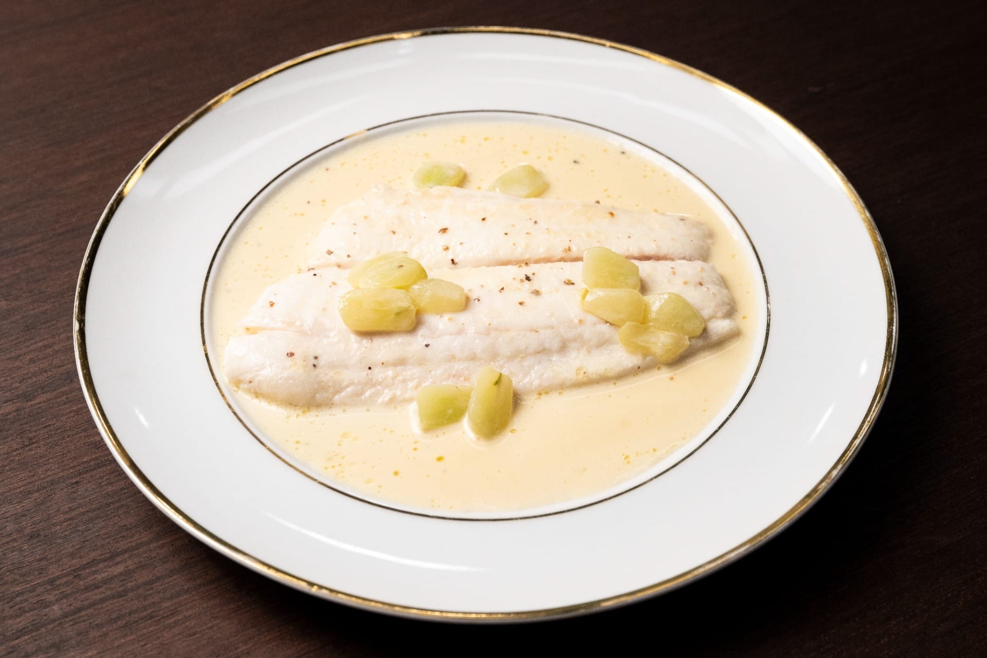 Linguado à véronique grelhado ao molho de vinho branco com uvas | Band Receitas