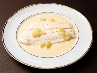 Linguado à véronique grelhado ao molho de vinho branco com uvas | Band Receitas