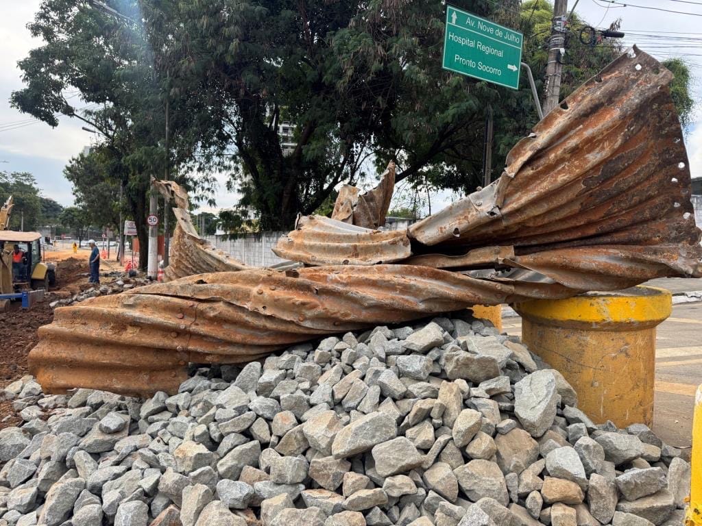 Obras na Avenida do Povo avançam com troca de tubulação de décadas