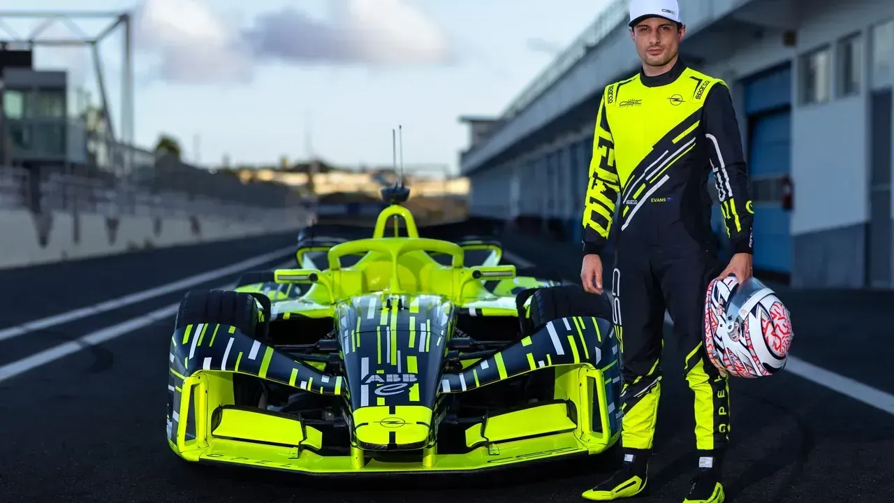 Opel anuncia Mitch Evans para temporada 2026/27 da Fórmula E - QTU Questões do Universo