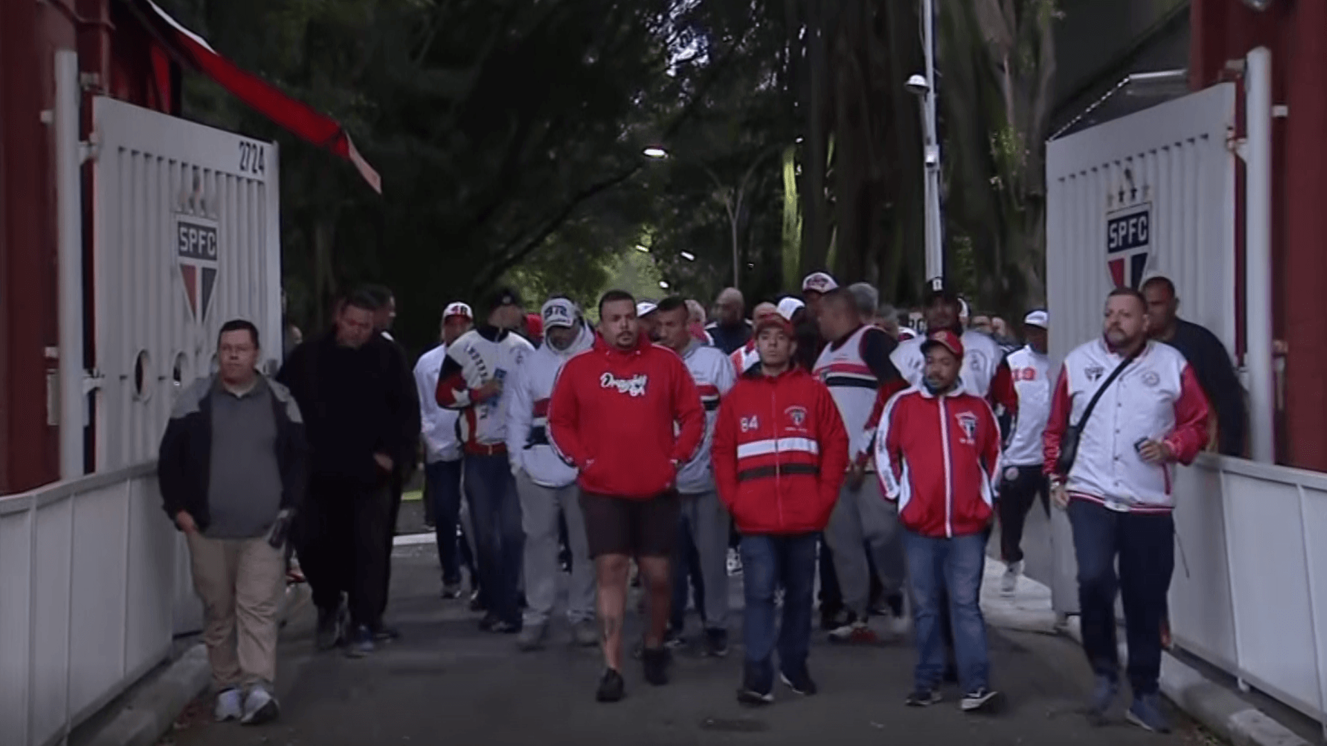Salários atrasados, protesto e pressão: veja os bastidores do São Paulo - QTU Questões do Universo