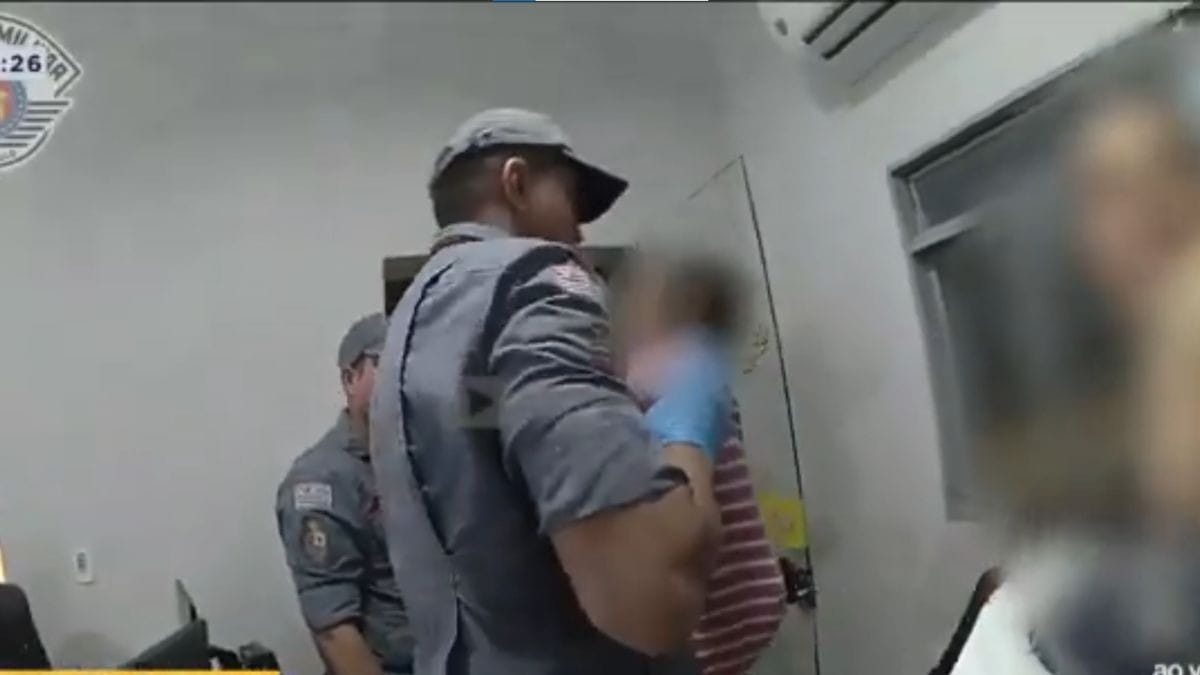 Policiais salvam bebê de dois anos que estava engasgado no interior de SP