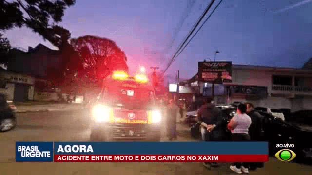 Motociclista fica ferido em acidente com dois carros no Xaxim, em Curitiba