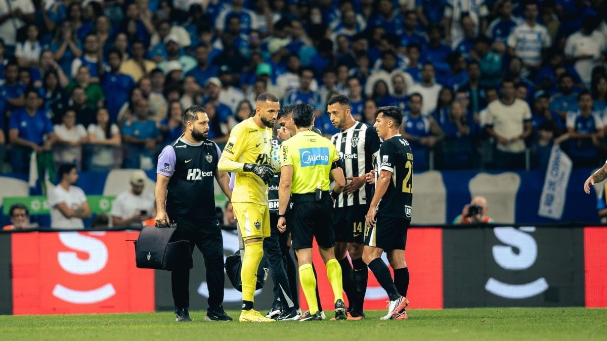 Atlético-MG e Cruzeiro trocam acusações após falta grave no clássico