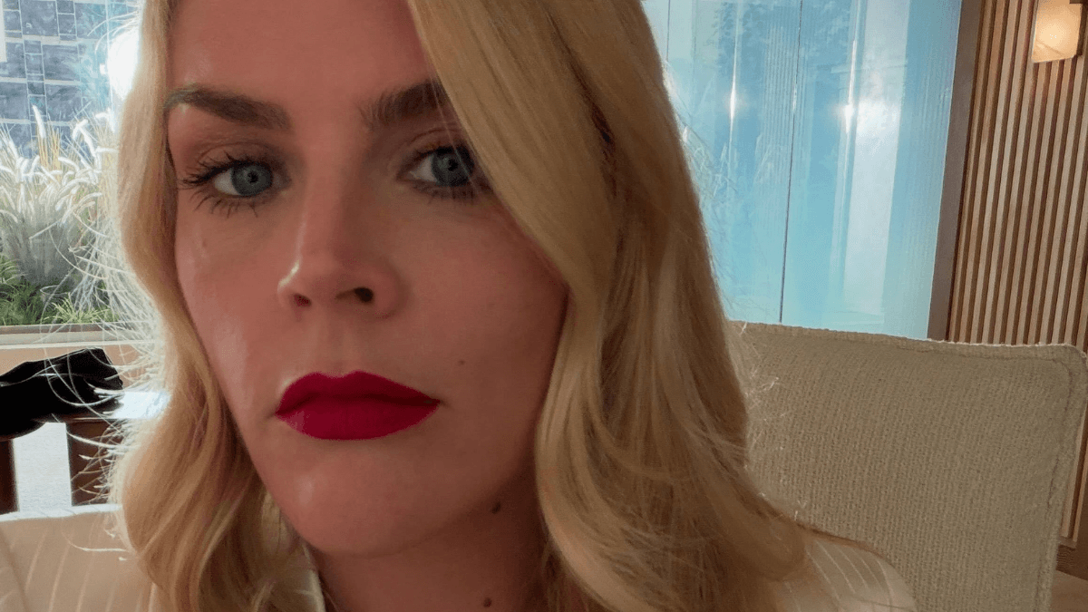 Busy Philipps, de ‘As Branquelas’, revela tumor raro no cérebro - QTU Questões do Universo