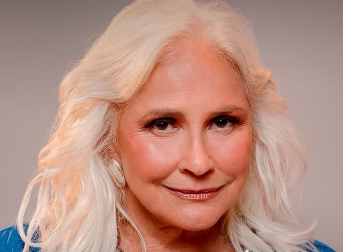 Fafá de Belém não faz botox e celebra cabelos brancos: “Marcas de orgulho” - QTU Questões do Universo