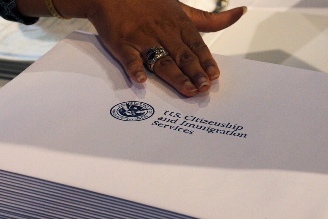 Barão: EUA suspendem entrevistas para vistos de imigrantes em todo o mundo