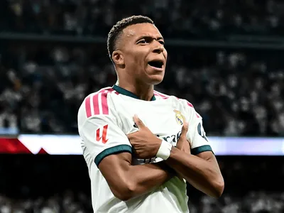 Mourinho se rende a Mbappé e manda recado sobre Bola de Ouro