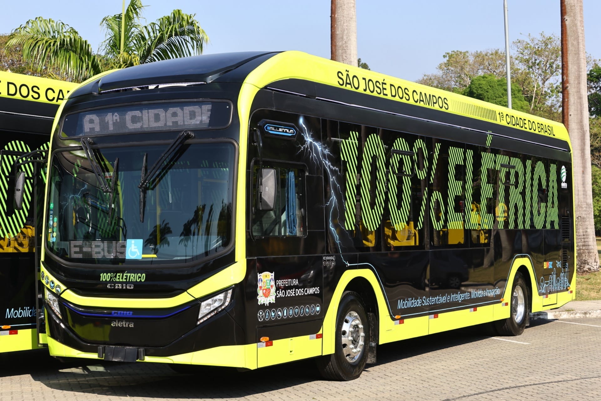 Ônibus elétricos reduzem em 5,26 mil toneladas a emissão de CO₂ - QTU Questões do Universo