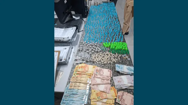 Dupla é detida com mais de mil porções de drogas em Salto de Pirapora
