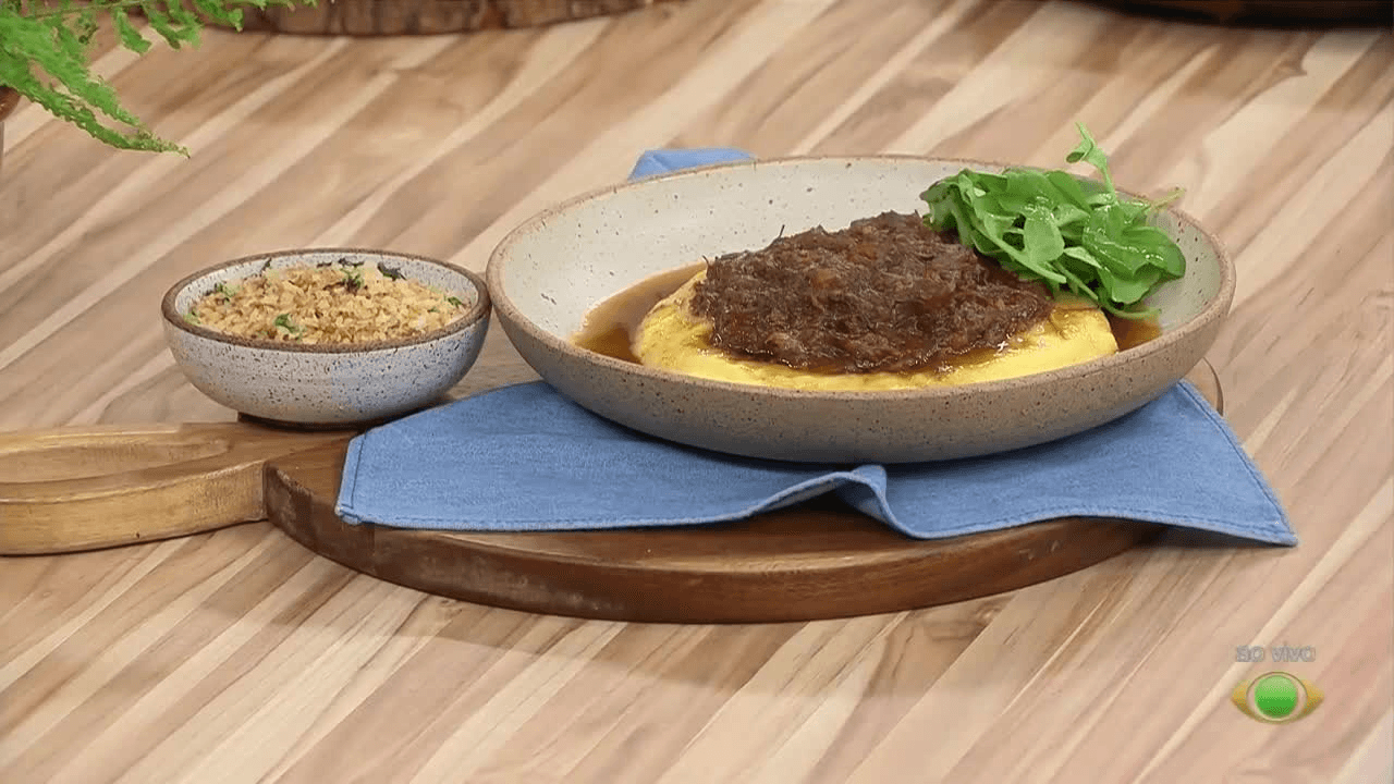 Rabada com polenta cremosa e farofa de panko | Band Receitas