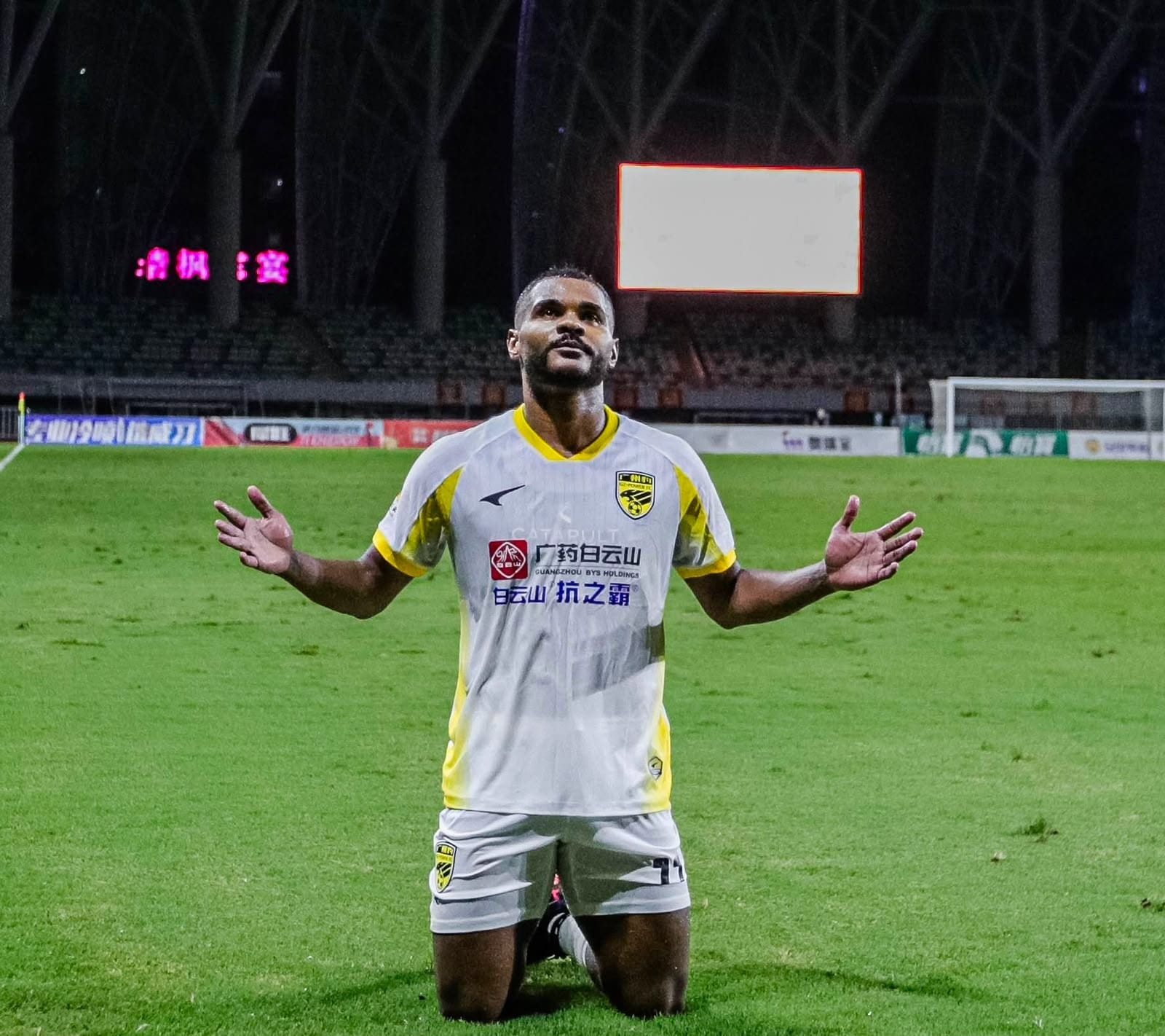 Aos 34 anos, Nikão marca primeiro hat-trick da carreira na China - QTU Questões do Universo