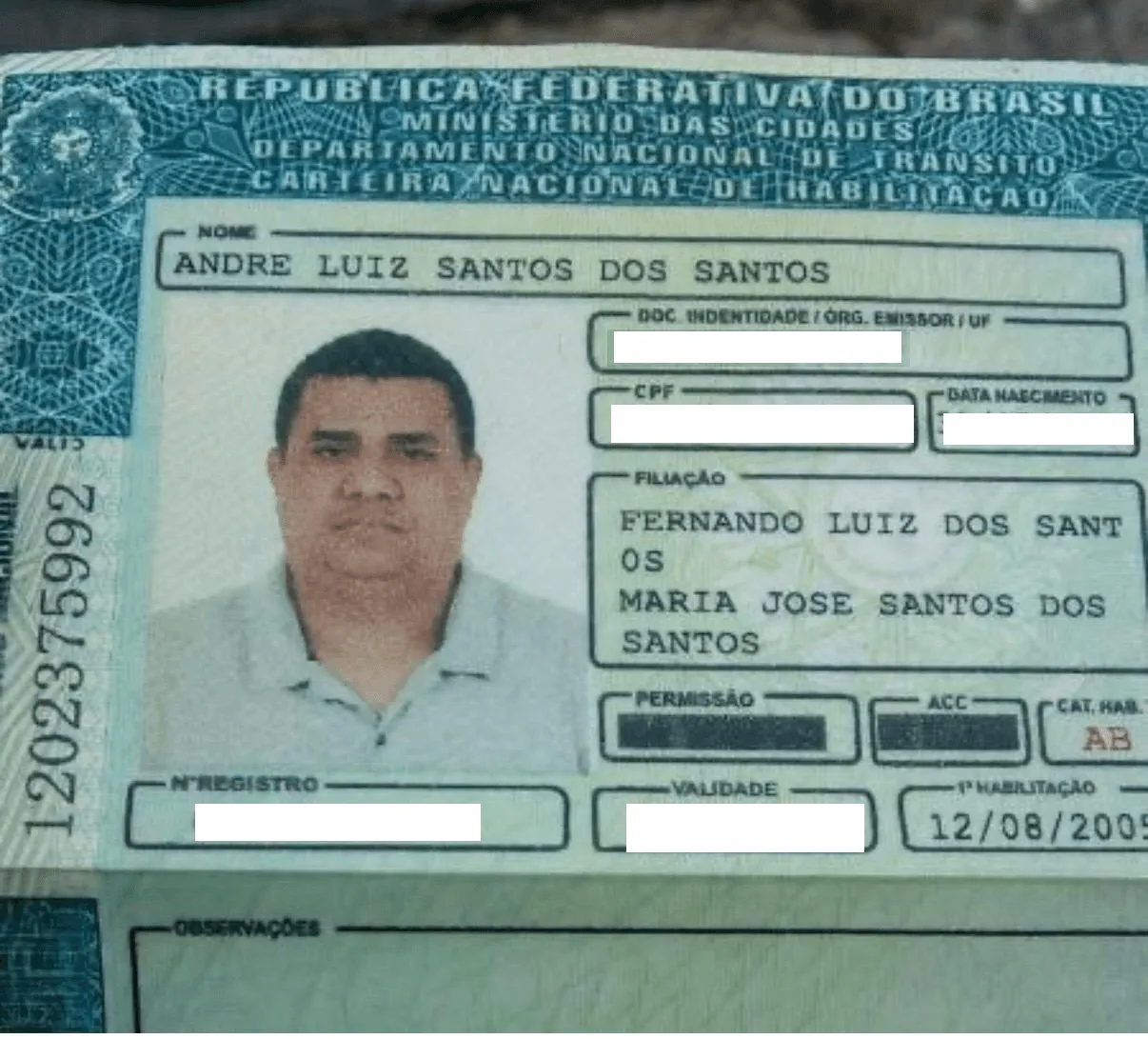 CNH falsa usada pelo suspeito (foto: Pol&iacute;cia Civil/Divulga&ccedil;&atilde;o)
