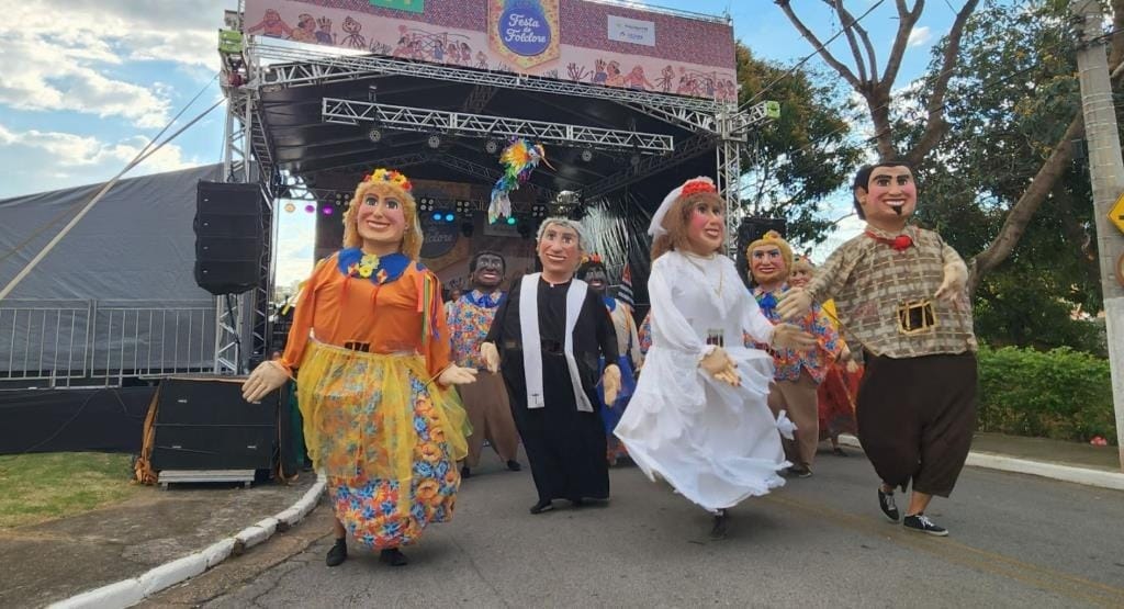 Festa do Folclore de Taubaté terá cortejo e atrações gratuitas - QTU Questões do Universo