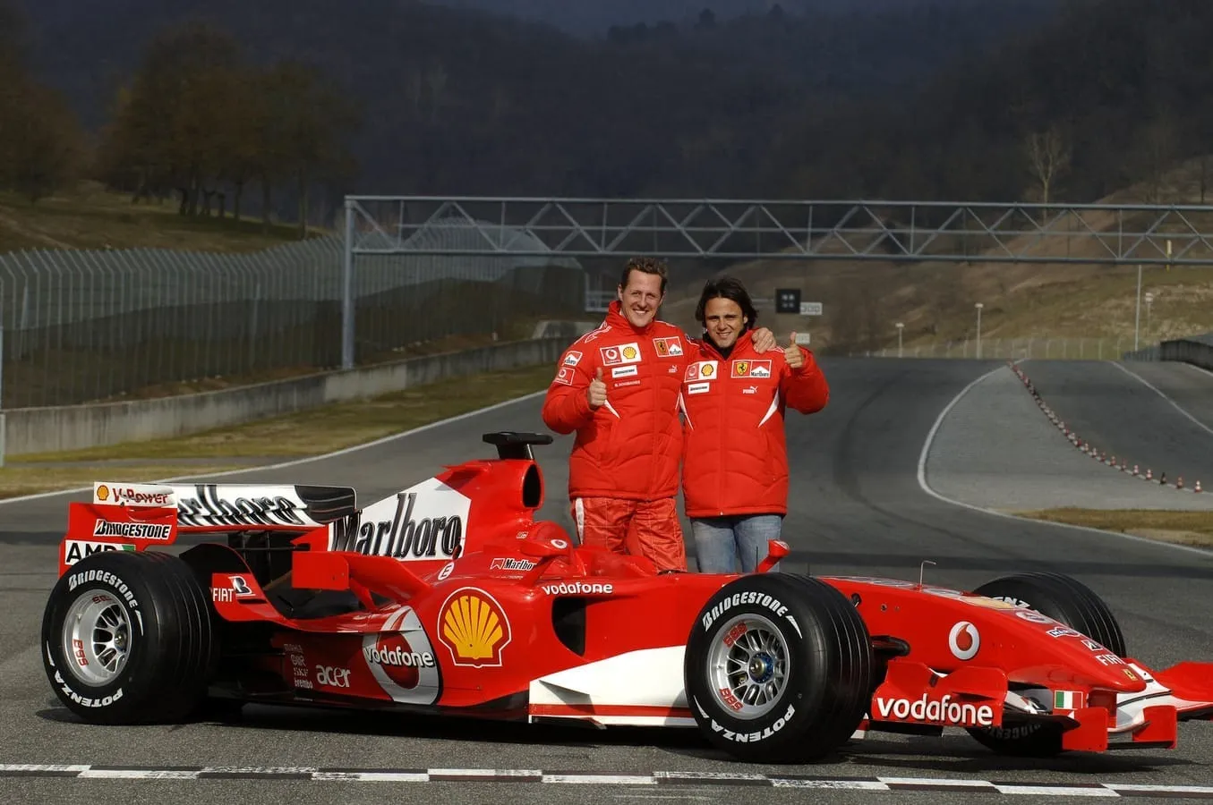 Michael Schumacher e Felipe Massa durante a apresentação da 248F1 no Circuito de Mugello