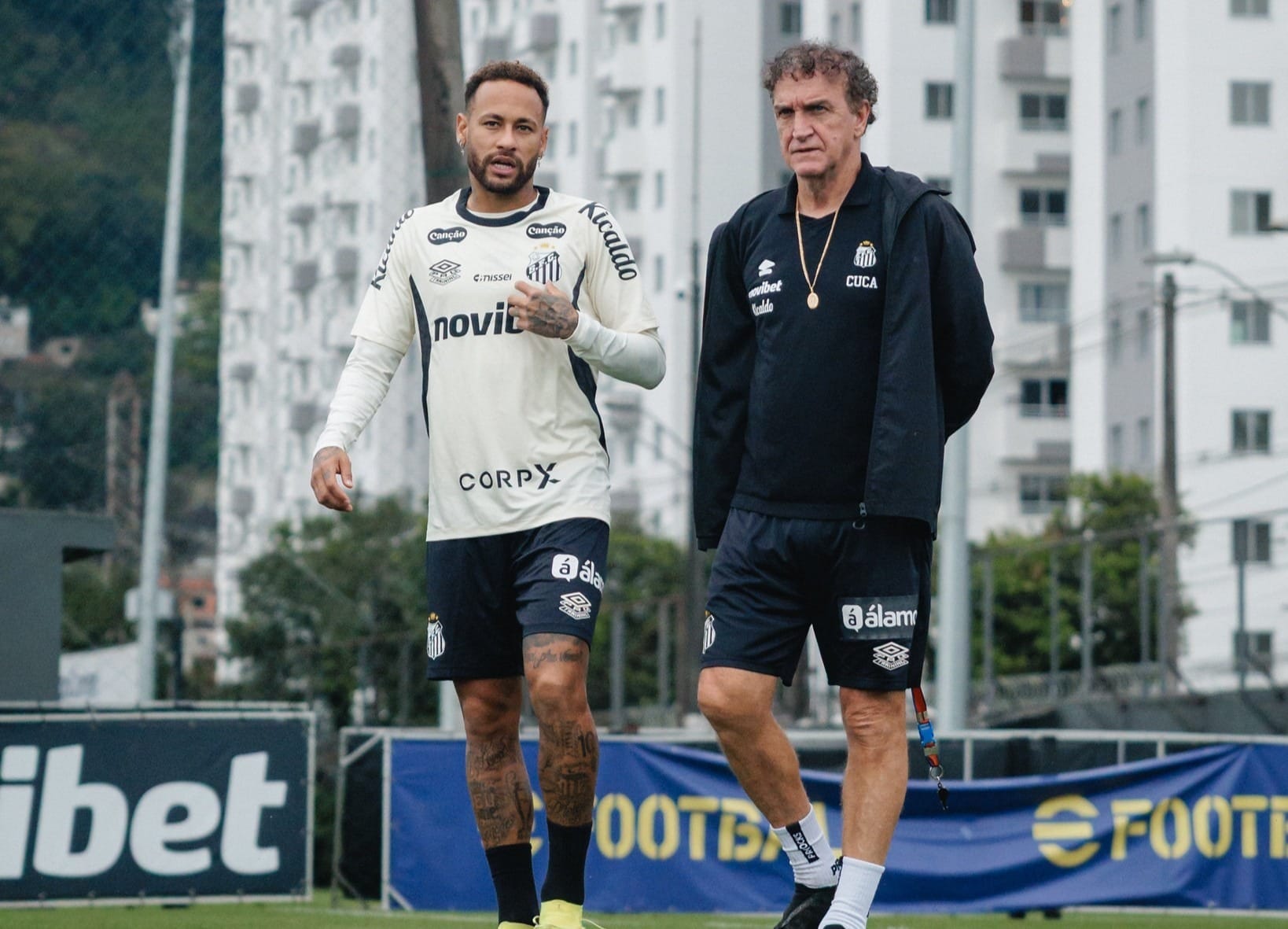 Cuca lista razões para ter deixado Neymar fora de decisão contra Palmeiras