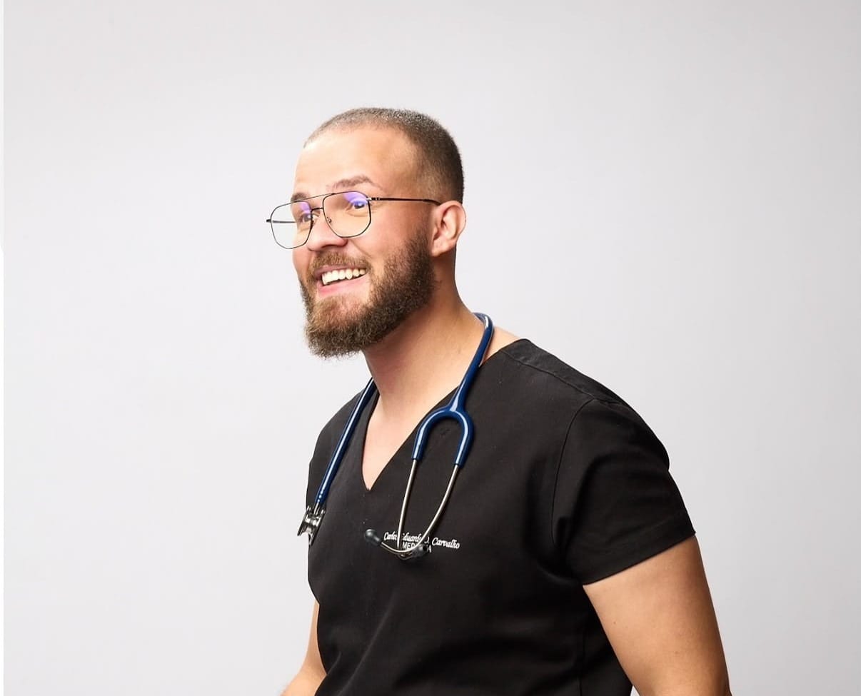 Após 10 tentativas no Enem, jovem realiza sonho de cursar medicina