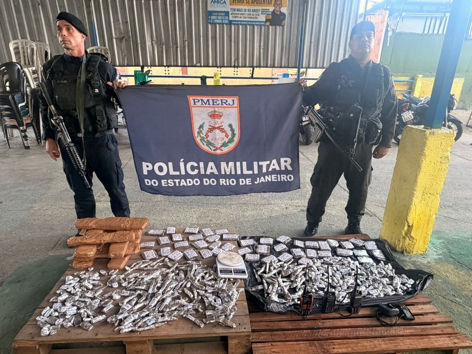 Drogas são apreendidas durante ação da PM no Morro do Tuiuti