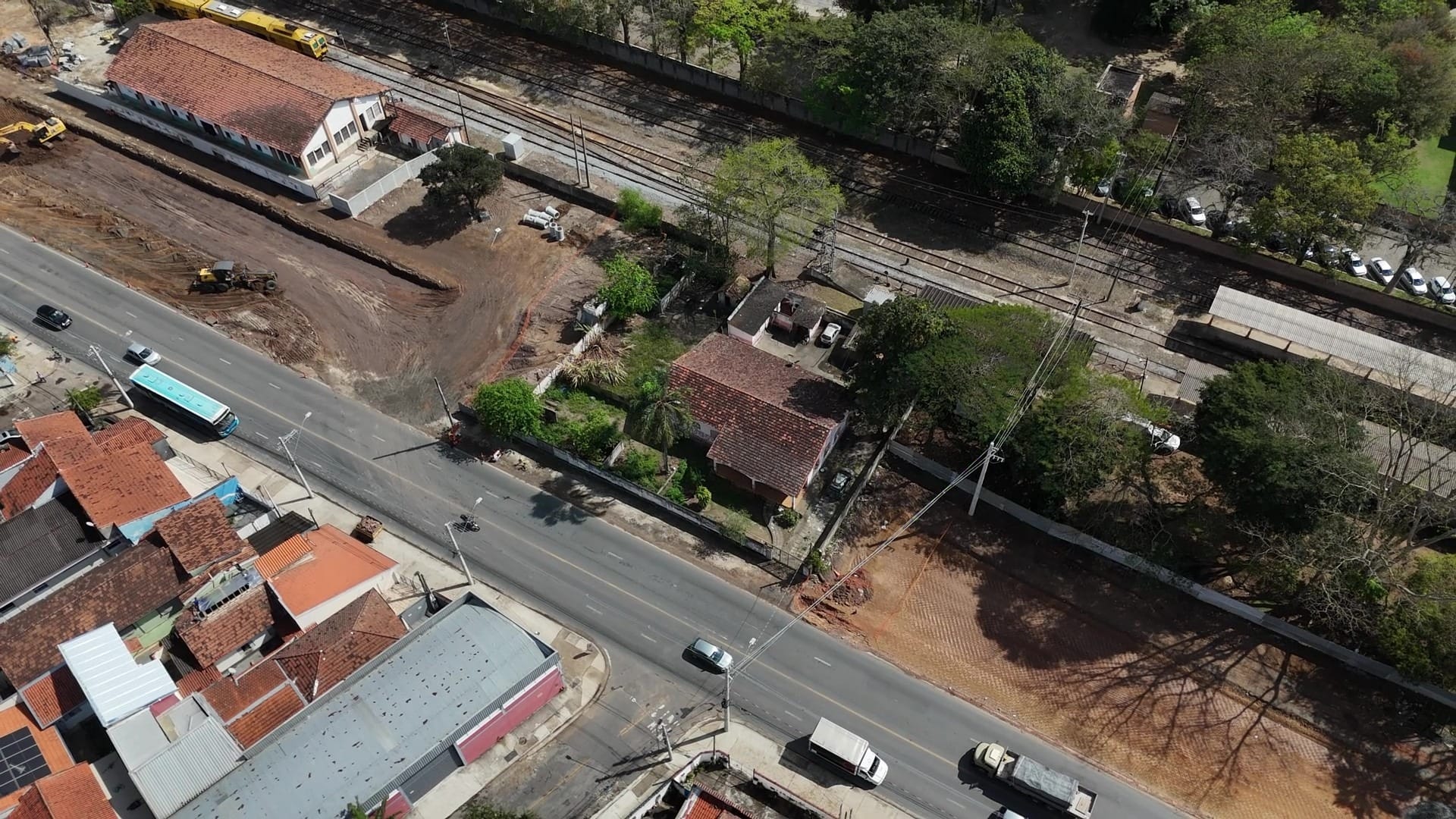 Última casa resiste a obras na Avenida Sebastião Gualberto em São José - QTU Questões do Universo
